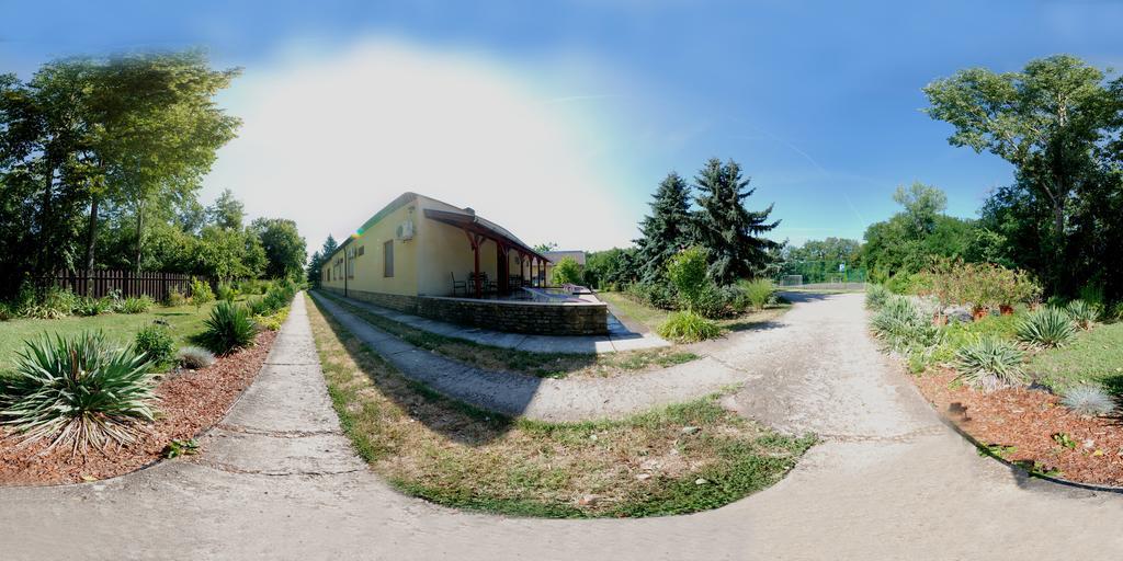 Hotel Fortuna Panzio Orosháza Exterior foto