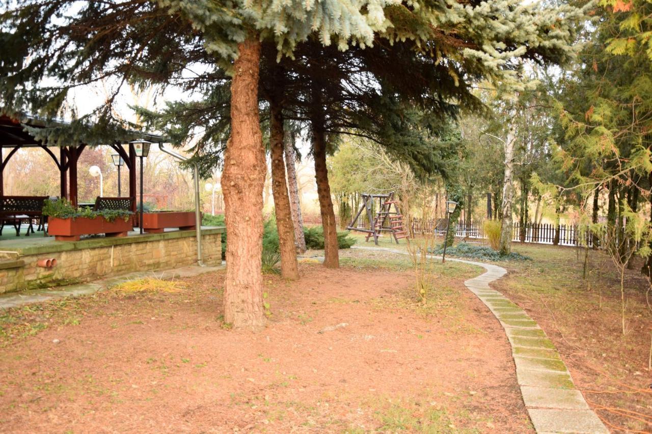 Hotel Fortuna Panzio Orosháza Exterior foto